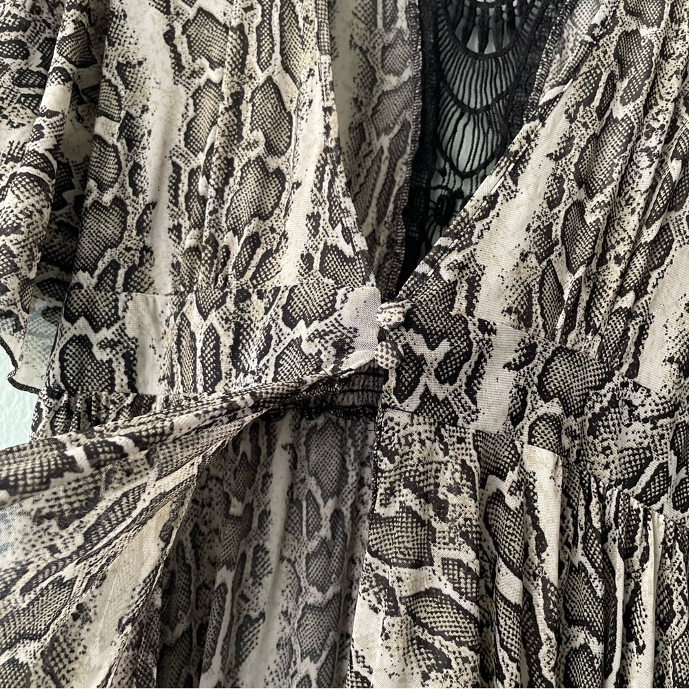 🌻5/$15🌻 L.I.F.E. | Long Snakeskin Snakeprint Sheer Beach Swim Cover-Up Cardigan - Picture 6 of 12